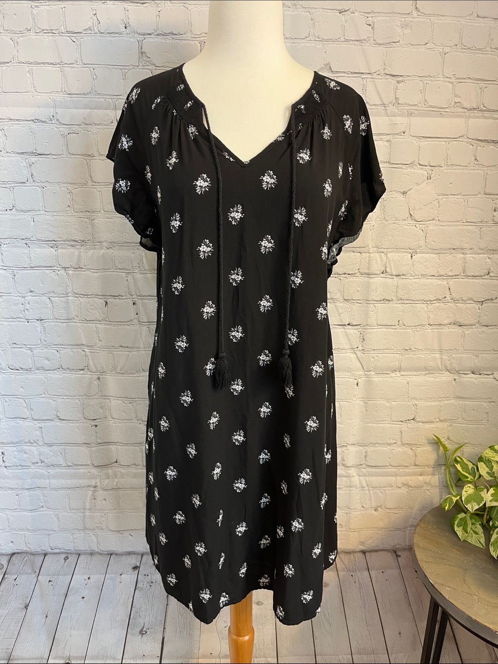 Old Navy Black Floral Tie-Front Shift Dress